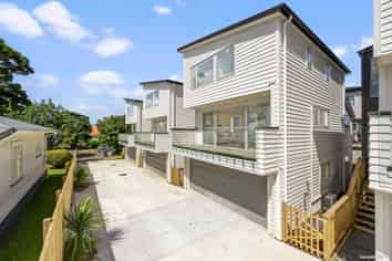 7B Waddell Avenue, Point England