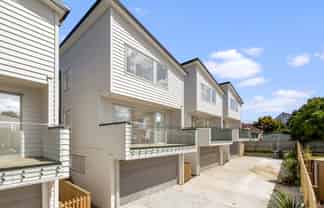 7B Waddell Avenue, Point England