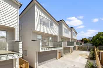 7B Waddell Avenue, Point England