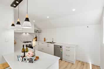 7B Waddell Avenue, Point England