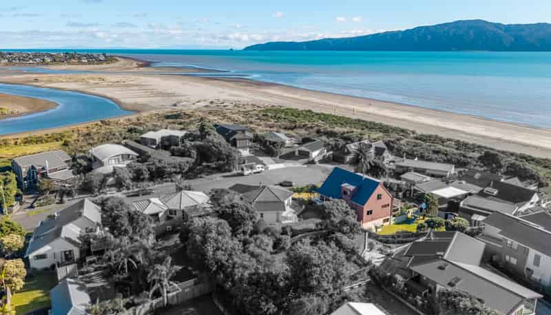 11 Waiheke Street, WAIKANAE BEACH