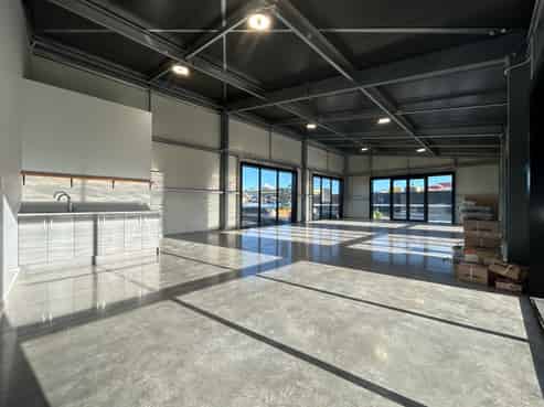 Brand New Showroom with Huge Exposure!