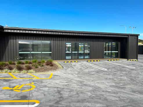 Brand New Showroom with Huge Exposure!