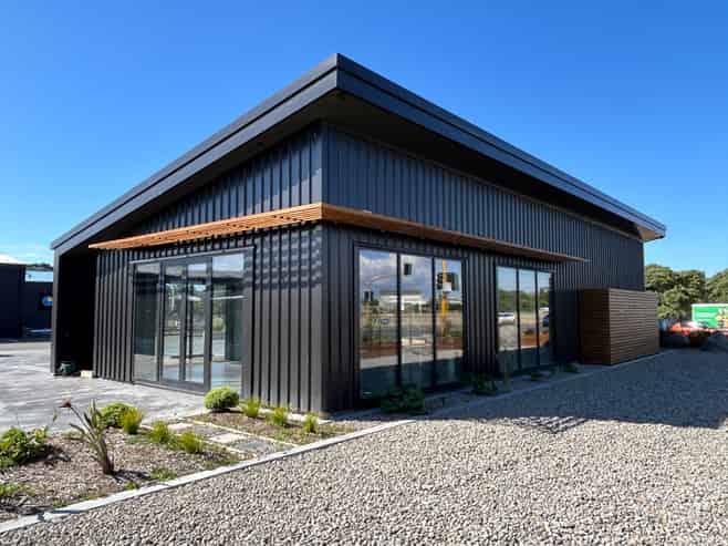 Brand New Showroom with Huge Exposure!