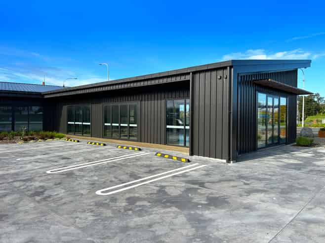 Brand New Showroom with Huge Exposure!