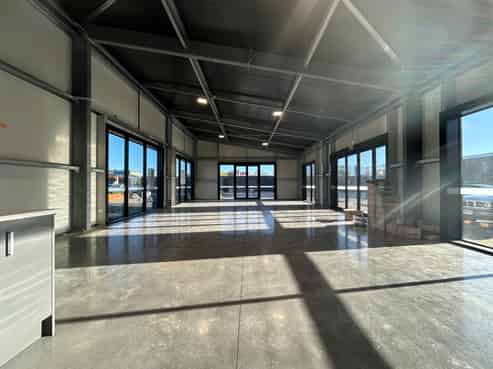 Brand New Showroom with Huge Exposure!