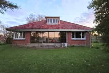 1215 Dairy Flat Highway, Dairy Flat