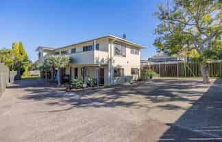 27 Luckens Road, West Harbour