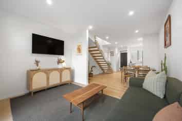 8C Ferry Road, Days Bay