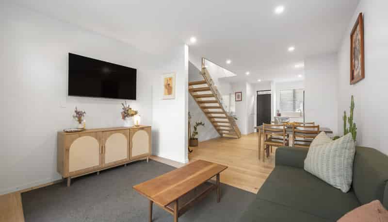 8C Ferry Road, Days Bay