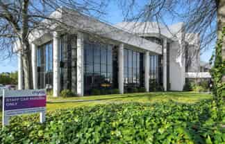FOR LEASE: OFFICE SPACE IN ATTRACTIVE BUILDING