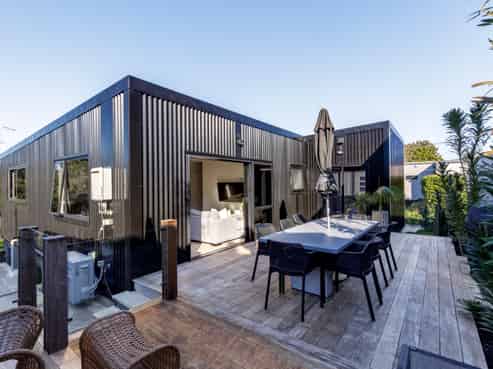 8A Ngaio Street, Strandon