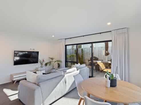 8A Ngaio Street, Strandon