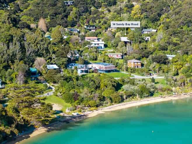14 Sandy Bay Road, Black Rock