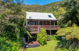 14 Sandy Bay Road, Black Rock
