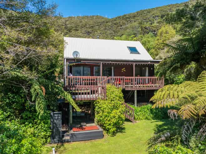 14 Sandy Bay Road, Black Rock
