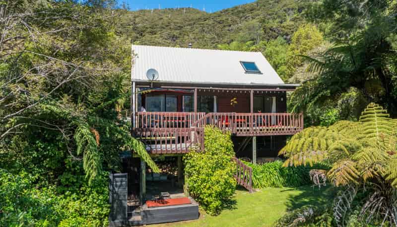 14 Sandy Bay Road, Black Rock