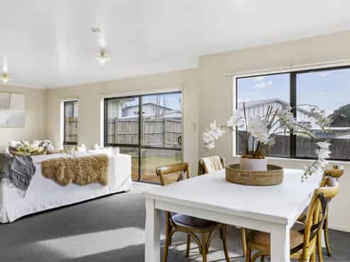 2/33 Sunset Street, Hilltop