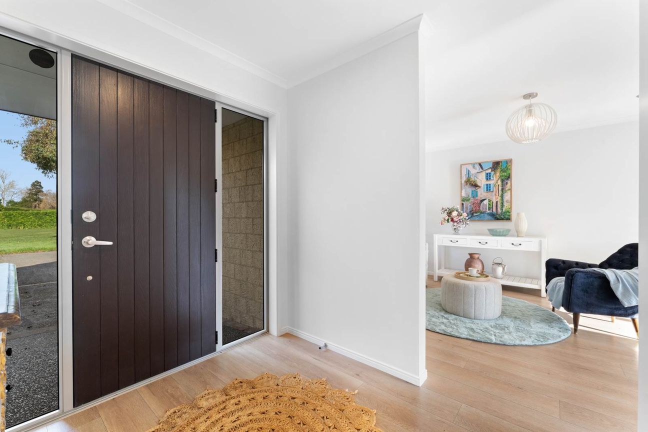 Future Subdividable with Pool & Lifestyle Appeal! – pohled 5
