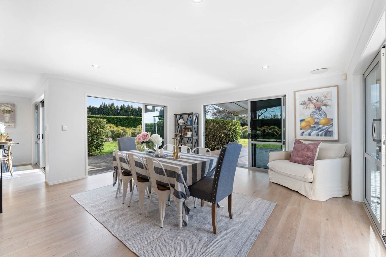 Future Subdividable with Pool & Lifestyle Appeal! – pohled 4