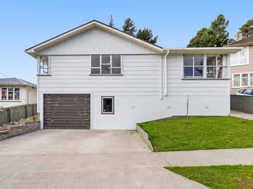 4 Thomson Grove, Stokes Valley