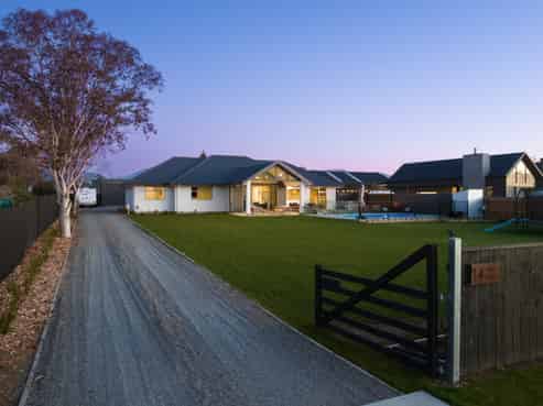 14 Waters Avenue, Burleigh