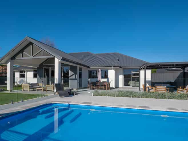 14 Waters Avenue, Burleigh