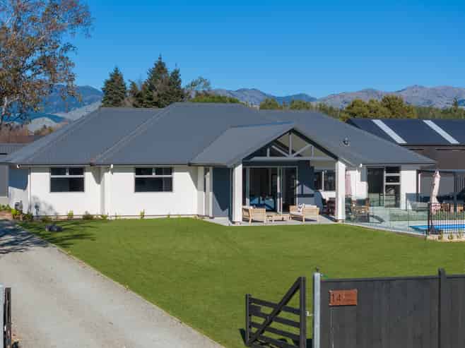 14 Waters Avenue, Burleigh