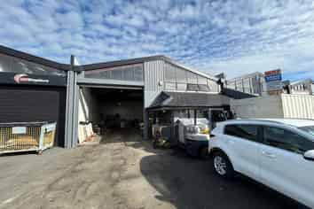 Functional Affordable Warehouse 