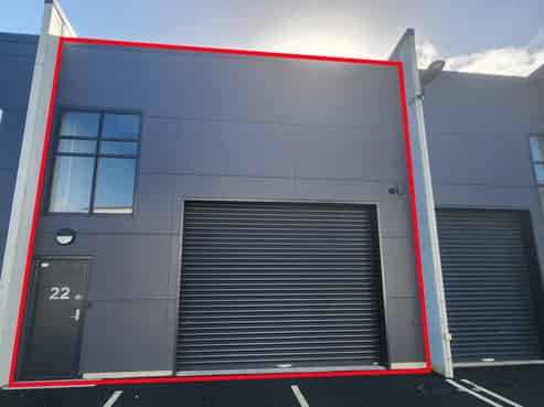 Spacious 125m² Industrial Unit with Mezzanine