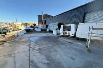 Roadside Unit & Yard Available in Helensville