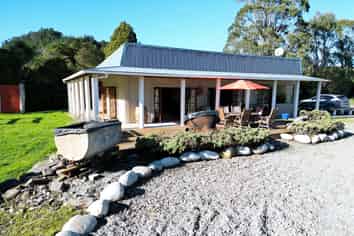  171 Coulson Road, Paroa