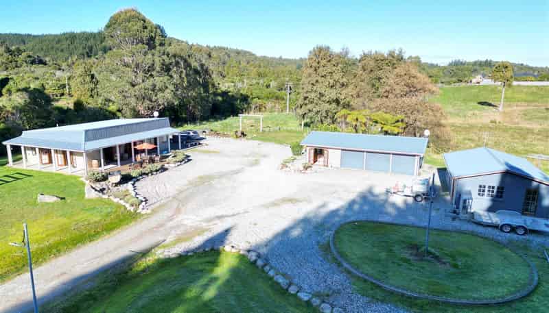  171 Coulson Road, Paroa