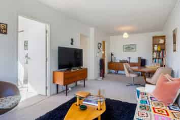 6/8 Western Springs Road, Western Springs