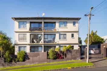 6/8 Western Springs Road, Western Springs