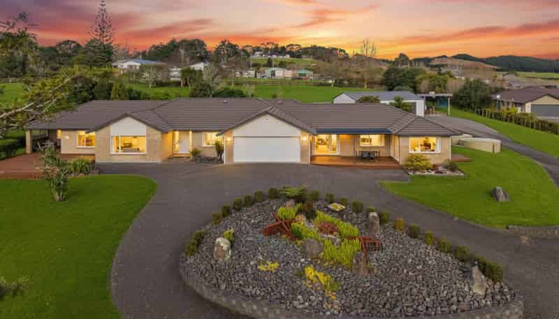 415 Duck Creek Road, Stillwater