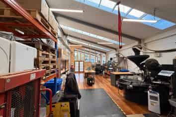 Amazing Warehouse in Central Newtown 