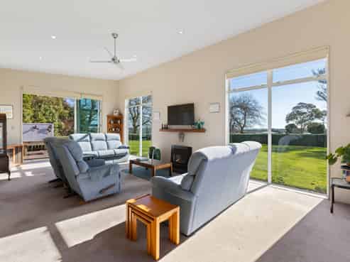 172 Kaipikari Road Upper, Urenui