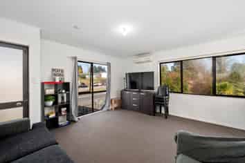 131C Sunset Road, Mangakakahi