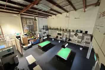 Prime showroom/warehouse for Lease