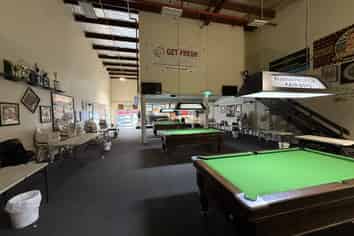Prime showroom/warehouse for Lease