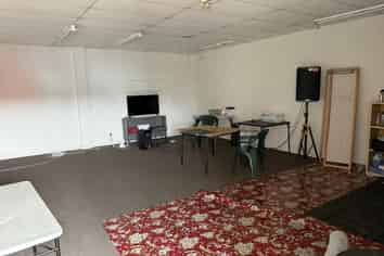 Prime showroom/warehouse for Lease