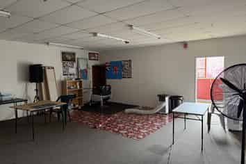 Prime showroom/warehouse for Lease