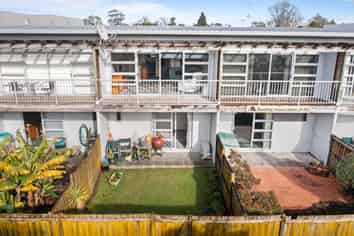 100M² LIVE AND WORK BEAUTY
