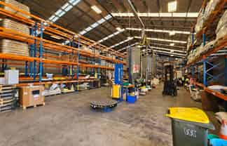 Quality Modern Warehouse with Yard For Lease