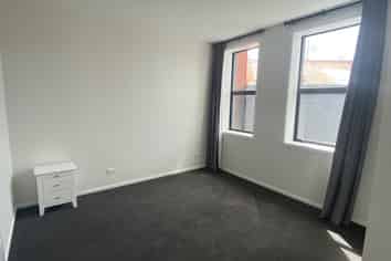 2/1 Queens Gardens, Dunedin Central