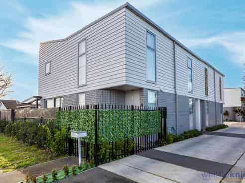 4/113 Huxley Street, Sydenham