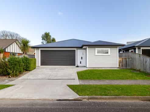13 Sutherland Crescent, Westbrook