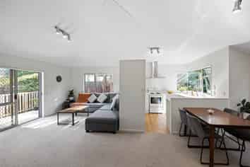 2/15 Contessa Drive, Glenfield