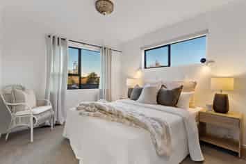 2/7 Eskdale Road, Birkdale
